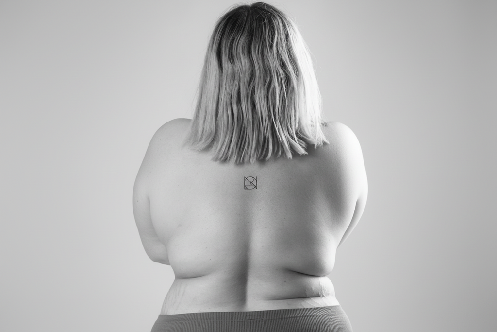 Custom minimalist monogram by Alanne Dias: a personalized symbol for tattoos or framing, featuring bespoke brand identity and strategic design.